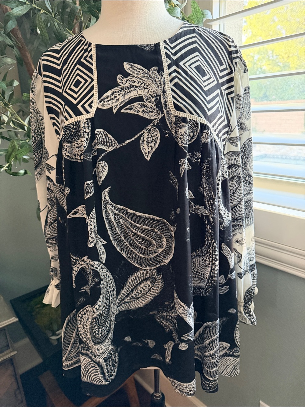 Rose & Olive Black and White Printed Long-Sleeve Blouse
